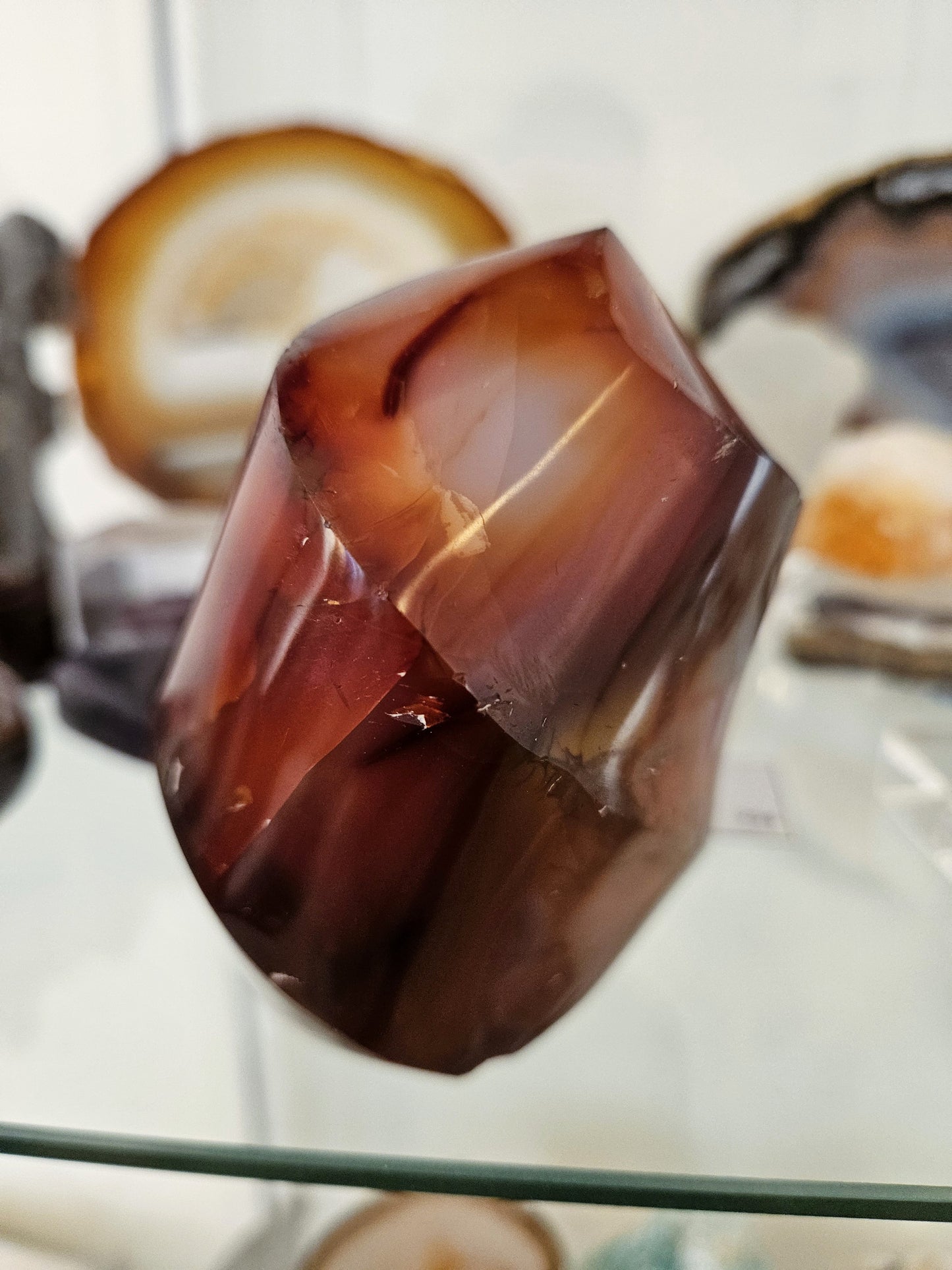 Cornaline taillée en forme de flamme