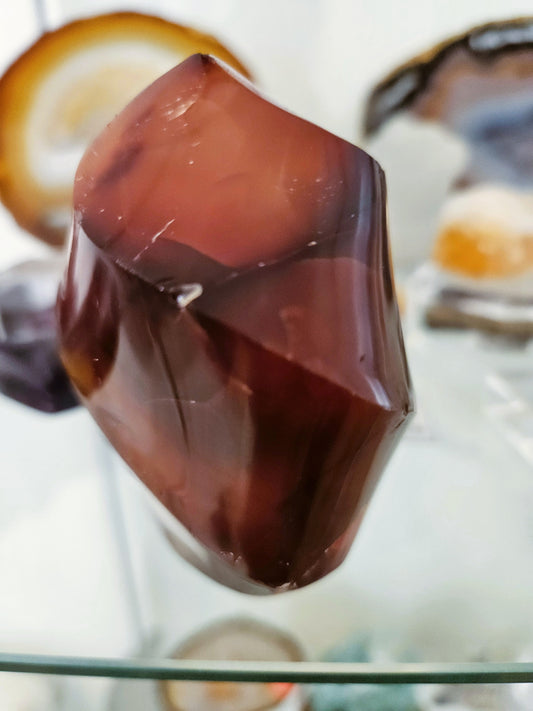 Cornaline taillée en forme de flamme