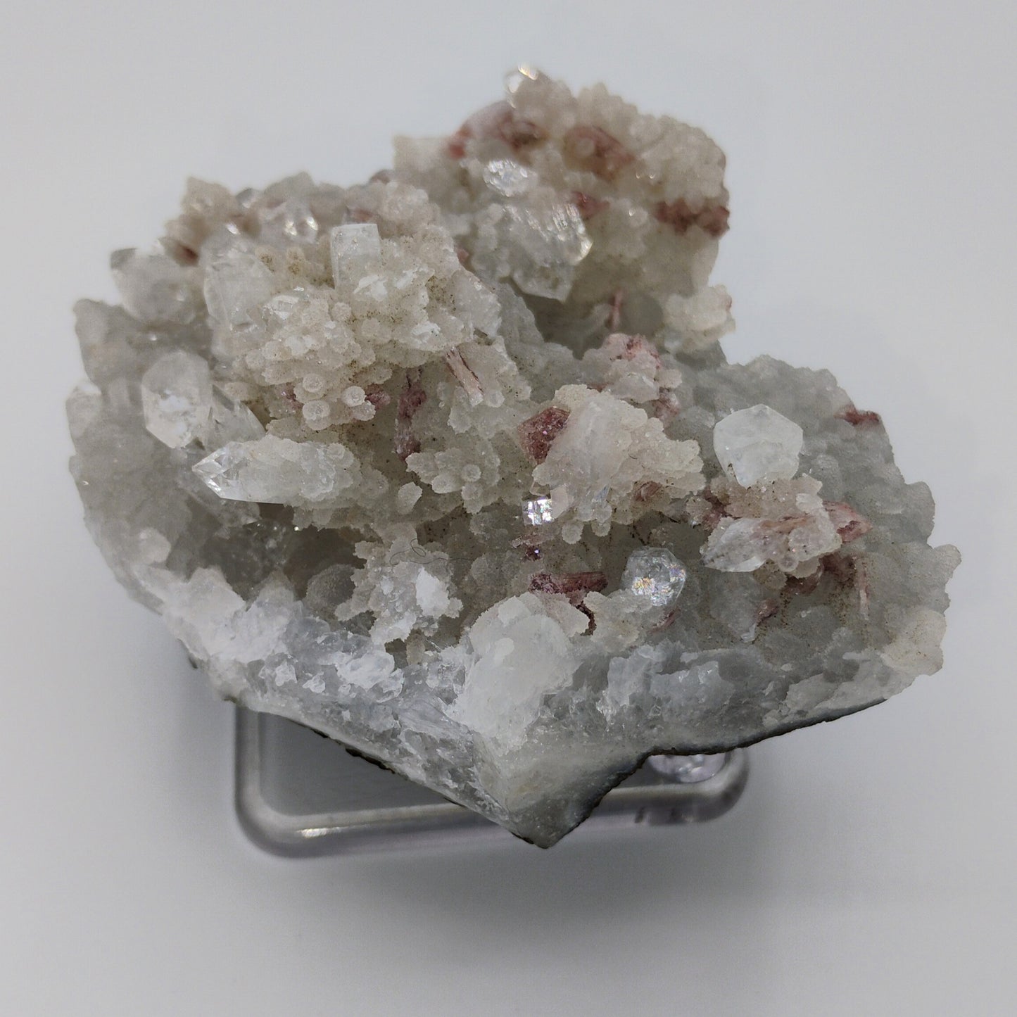 Apophyllite, catapléite, fleur d'améthyste
