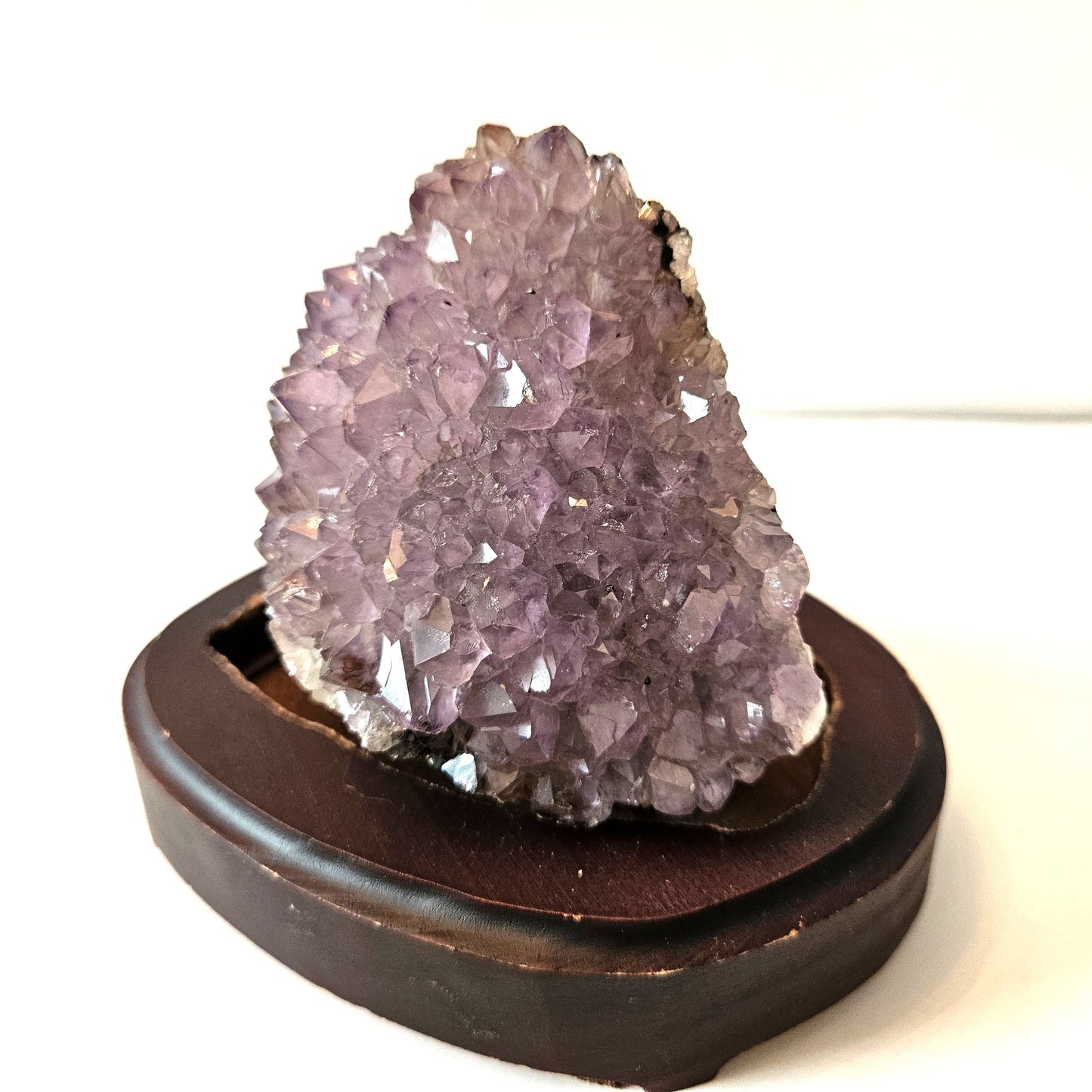 Druse d’améthyste triangulaire