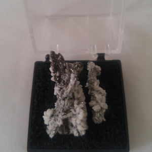 Albite pyrite